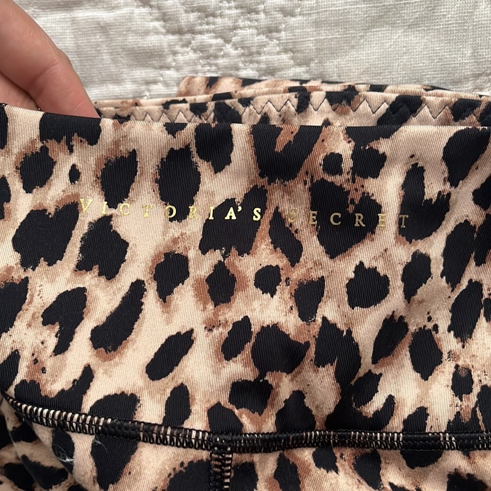 Victoria’s Secret Incredible Essential Legging Beige Leopard Sz XS/S - Picture 15 of 15